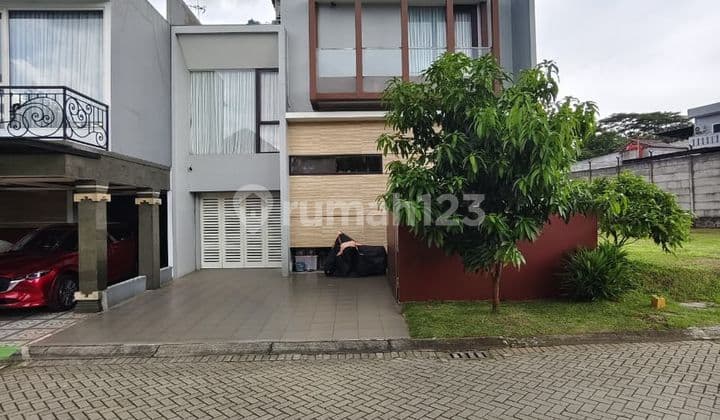 rumah moderen lokasi strategis ada halaman belakang di kebayoran bintaro - pr 16581