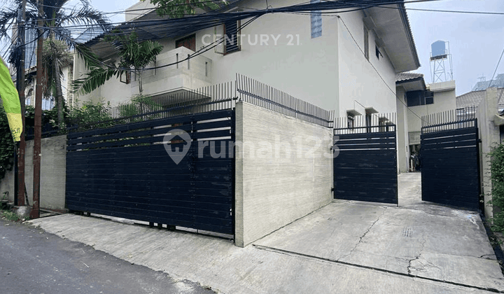 Dijual Rumah dengan Halaman Luas di Jakarta Selatan- Pr 17427