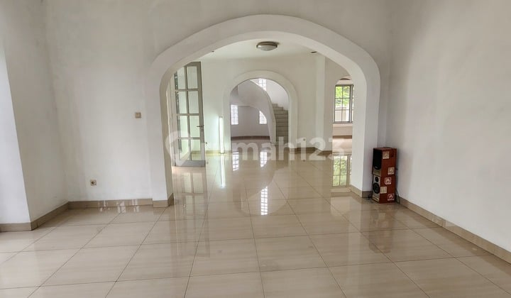 Jual Rumah Style Mediterania Area Golf