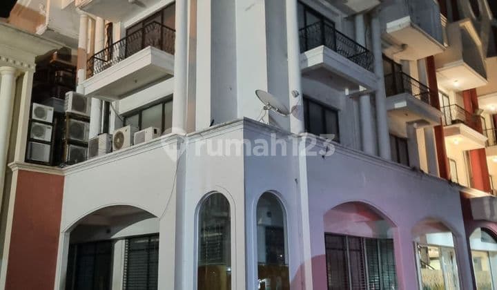 Shophouse Facing Mayjen Sungkono Road