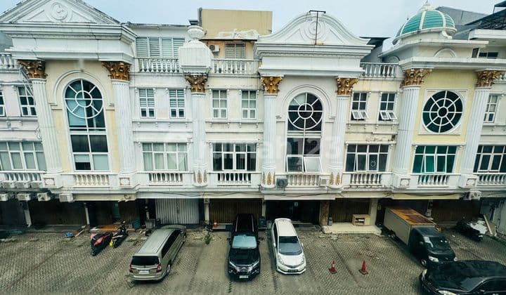 Ruko 4 Lantai Siap Pakai di Crown Palace Tebet Jakarta Selatan - Area Komersial Strategis