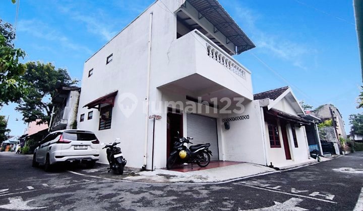 Rumah Jajar Laweyan Solo Posisi Hoek 2 Muka