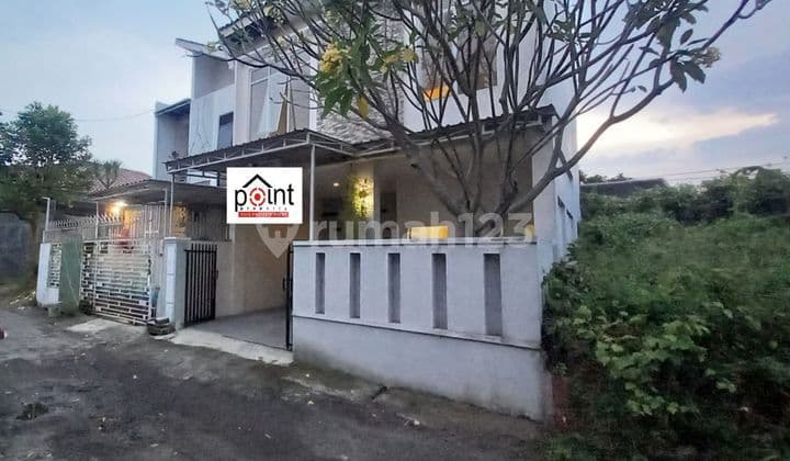 Rumah Mewah 2 Lantai Lahan Luas 193m2 Di Perumahan Gentan