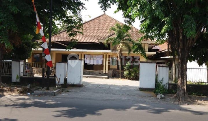 Rumah Lahan Luas Pinggir Jalan Raya Sondakan Cocok Untuk Hotel