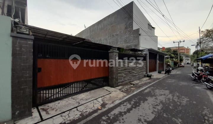 Rumah mewah di Laweyan 2 Lantai Shm sangat cantik sekali