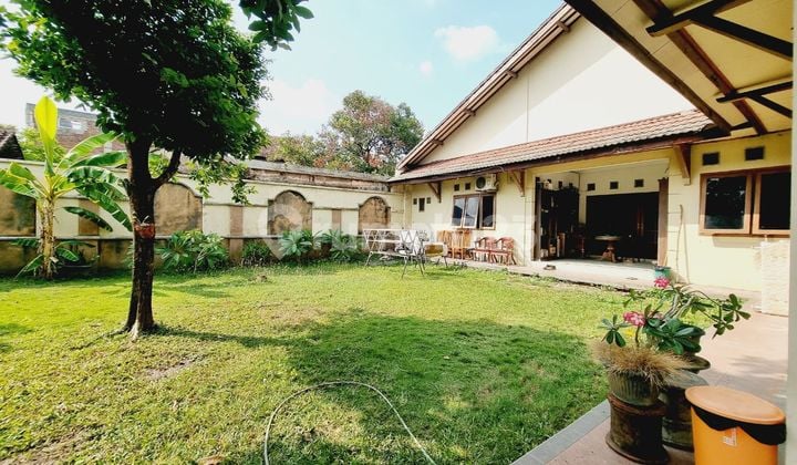 Luxury house, large land, 2 floors in Kerten, Laweyan, Solo.