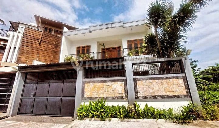 Rumah mewah 2 Lantai di Sumber banjarsari Solo kota