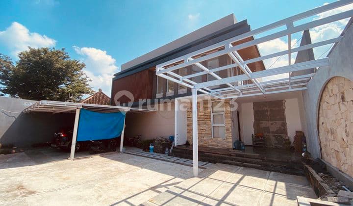 rumah mewah di pinggir jalan raya alternatif serengan