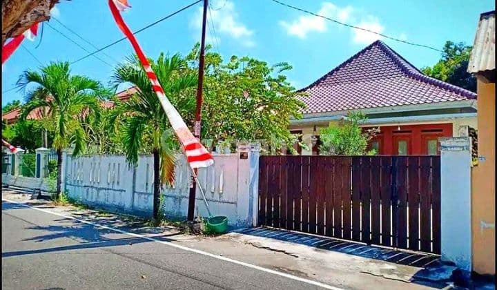 MURAH POLL Rumah 743 m2 hitung tanah di kerten Laweyan solo