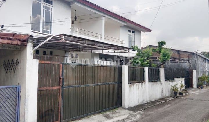 Rumah, 2 Lantai, Dekat Stasiun Purwosari di Sondakan Laweyan
