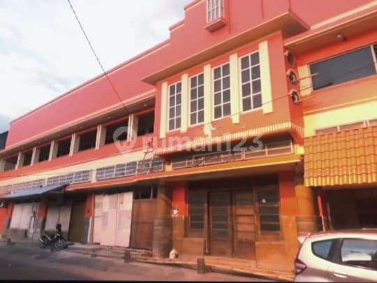 Hotel Lawas Dekat Jalan Slamet Riyadi Solo