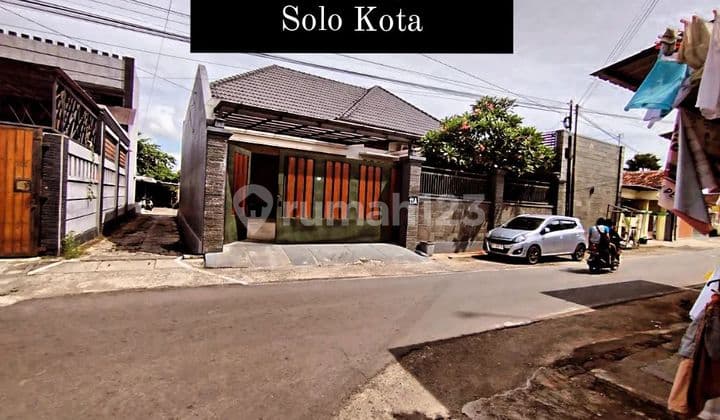 Rumah Mewah Plus Kolam Renang Bonus Furnish Di Sumber