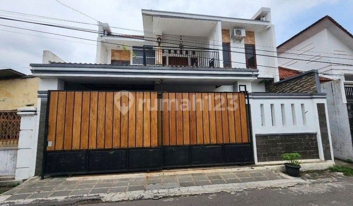 Rumah Mewah 2 Lantai Di Jajar Laweyan Bonus Furnish