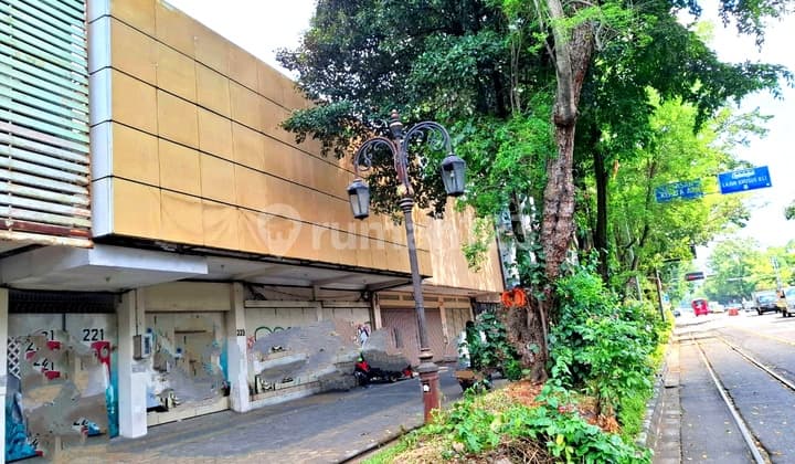 Rumah Toko Pinggir Jalan Slamet Riyadi Hitung Tanah