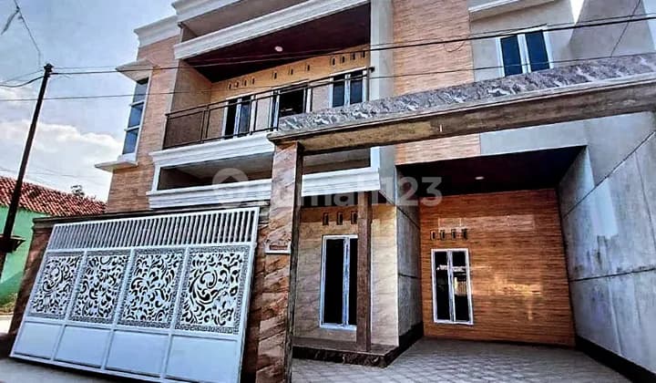 Rumah Mewah Di Karangasem Laweyan Dekat Ums