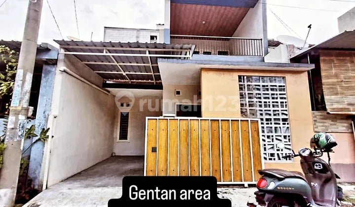 Rumah Bagus 2 Lantai Di Perumahan Gentan Area