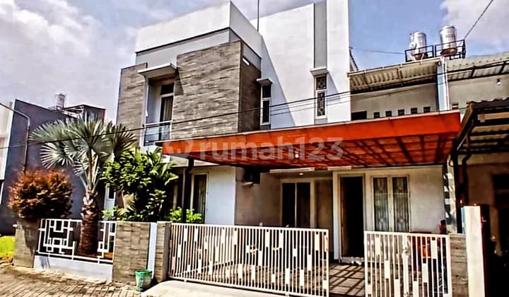 Rumah, 2 Lantai, Mewah di Perumahan Fajar Indah Baturan Colomadu