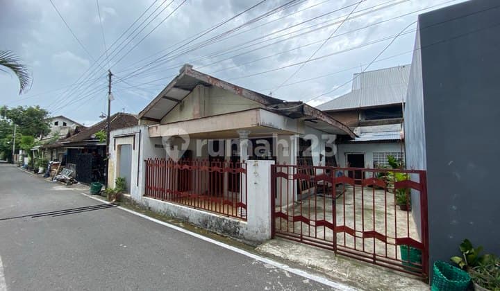 Rumah Luas 181 M2 Di Sumber Hitung Tanah Saja
