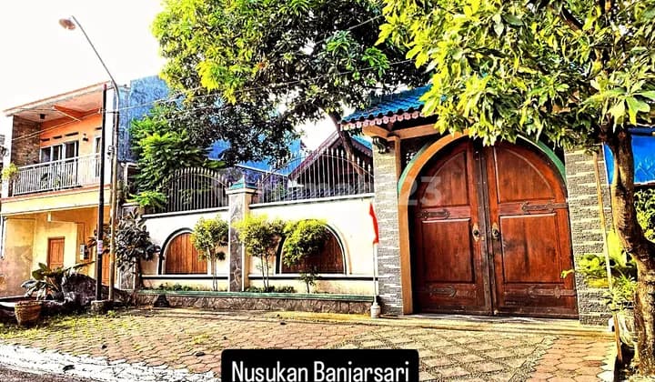 Rumah Mewah Full Jati Pinggir Jalan Utama Nusukan