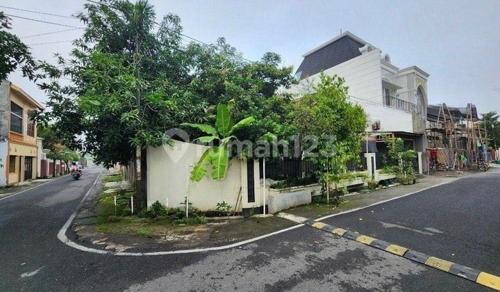 Affordable House, Large 335 M2 Lot, Strategic Location in Sumber, Banjarsari