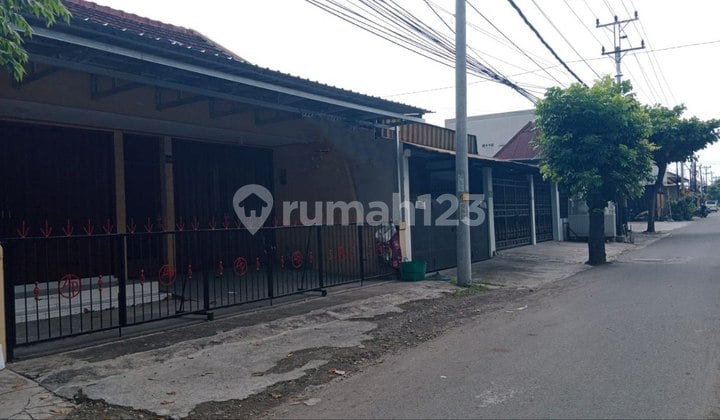 Rumah Plus Toko Pinggir Jalan Raya Jajar Laweyan Solo