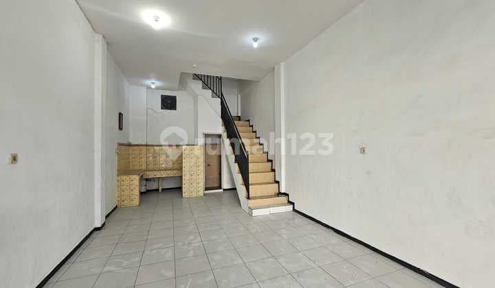 2-story shop house on Kartini Street in Sidoarjo, suitable for various businesses.