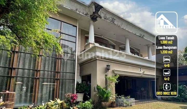 Rumah Mewah Siap Huni dengan Private Pool di Simprug Golf