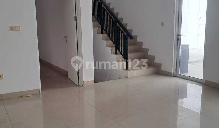 Paling Dicari Sewa Rumah Besar Green Lake Cluster Australia 10X18 Kosongan Rapih