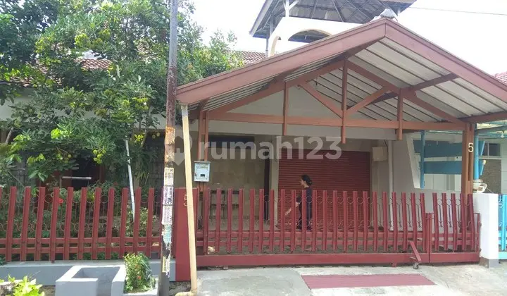 Rumah Lama Terawat Furnished di Golf Barat Arcamanik