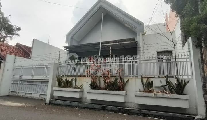 Rumah Terawat Komplek Sukaluyu Cikutra Bandung