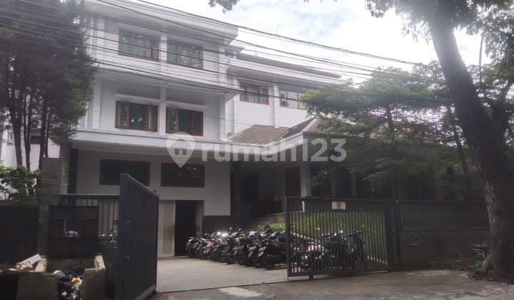 Rumah Kantor Pusat Kota Sayap Dago Bandung