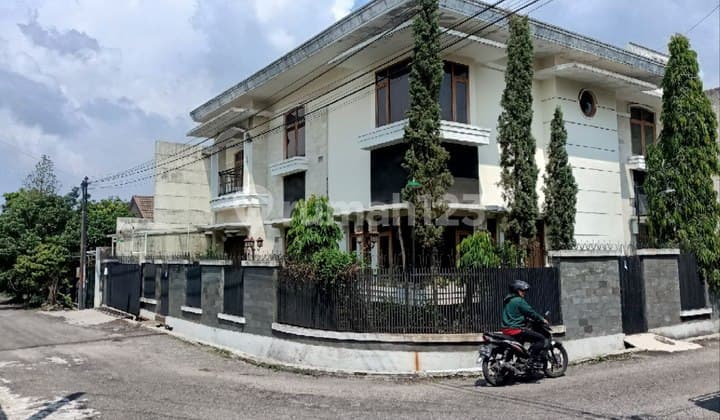 Rumah 2 Lantai Terawat Siap Huni Turangga