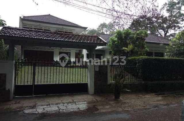 Rumah Lama Terawat di Sayap Dago Bandung