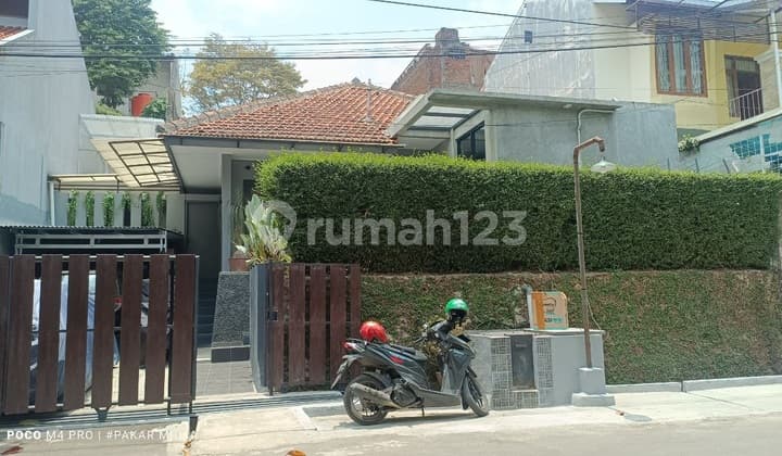 Rumah Bagus Siap Huni di Awiligar Jalan Lebar Lokasi Depan