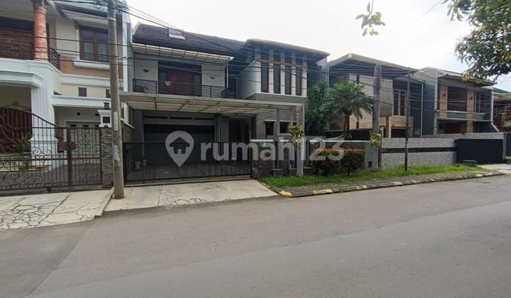 Jual Cepat! Rumah Besar Batununggal Indah Lokasi Terbaik