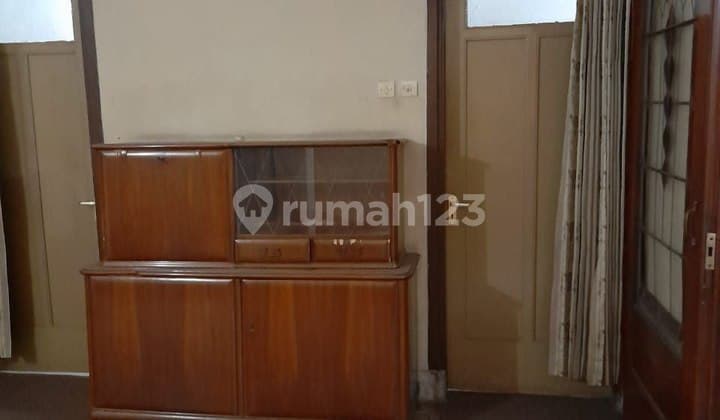 Rumah lama strategis sayap riau cocok kantor atau cafe