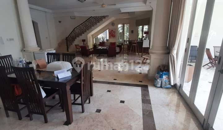 Rumah Eksklusif Semi Furnished + Kolam Renang Di Kemang