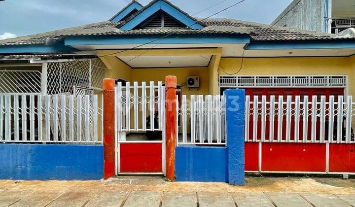 For quick sale: Boarding house on Antene Street, Kebayoran Baru, Strategic location, affordable price below market value, ideal for investment.