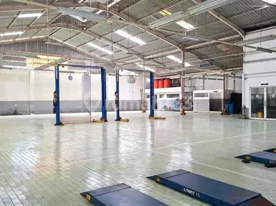 Commercial Ex Showroom in Radio Dalam