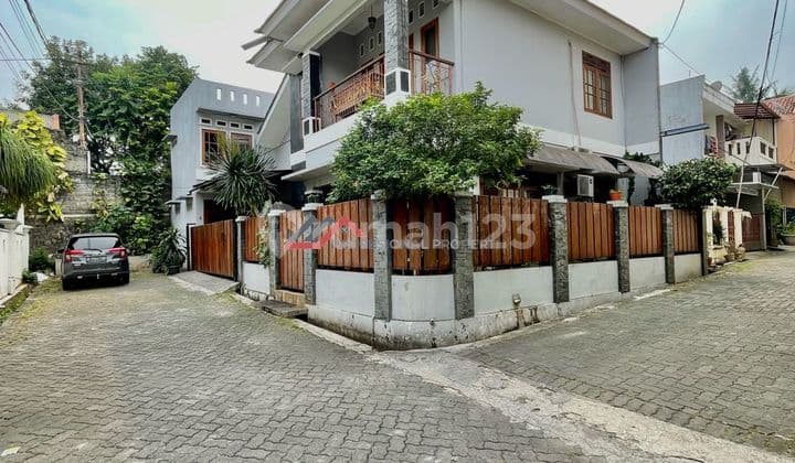 RUMAH BERGAYA MODERN MINIMALIZ DALAM KOMPLEK PERUMAHAN CIPETE-ABD.MAJID,JAKARTA SELATAN