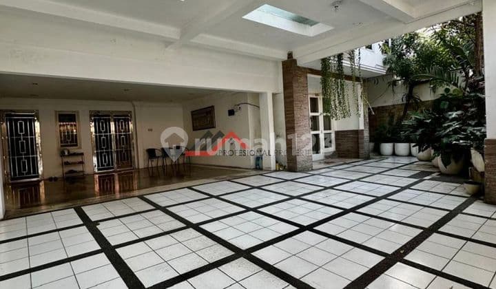 Rumah Bagus Fully Furnished Dekat Pejaten Village, Jakarta Selatan.