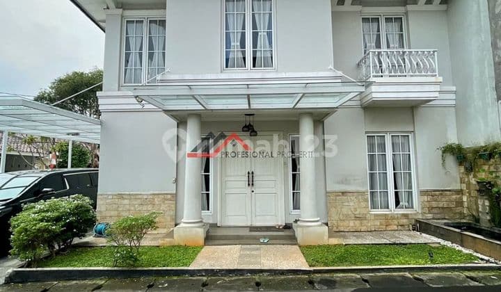 RUMAH DICIPETE DALAM KOMPLEK TOWNHOUSE JAKARTA SELATAN̈