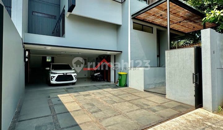 Rumah Bagus Modern Minimalis Lokkasi Strategis Di Kemang, Jakarta Selatan.
