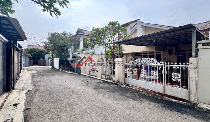 Old House in Strategic Location in Cilandak, Suitable for Building Boarding Houses, South Jakarta