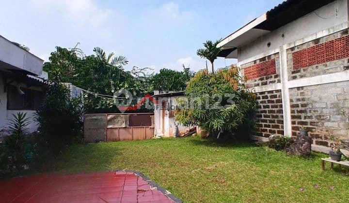 Rumah Lama Layak Huni Halaman Belakang Luas di Cilandak , Jakarta Selatan.
