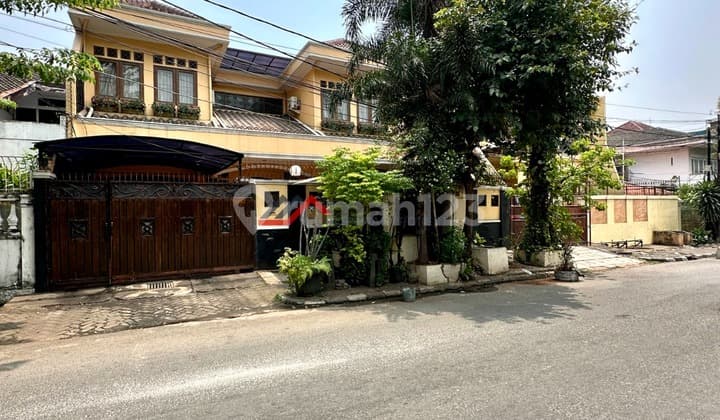Rumah Desain Classic Modern Harga Menarik Di Tomang, Jakarta Barat