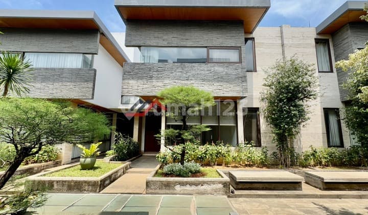 Rumah Modern Tropis Dalam Town House Di Ampera Kemang, Jakarta Selatan