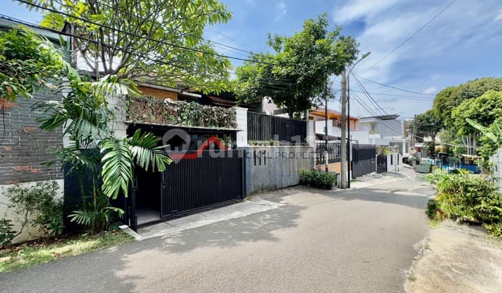Rumah Dalam Komplek Hunian Area Dekat MRT Cipete Jakarta Selatan.