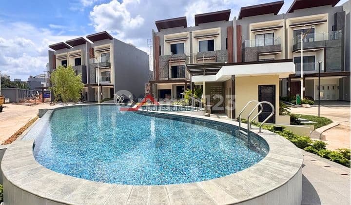 New Townhouse Lokasi Sangat Strategis Dekat ke Tol Pondok Indah di Pondok Indah 2 Jakarta Selatan