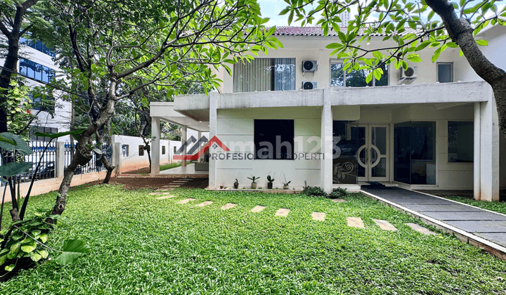 Ready-to-Occupy House with Spacious Yard Near Senayan City Area, Kebayoran Baru, South Jakarta